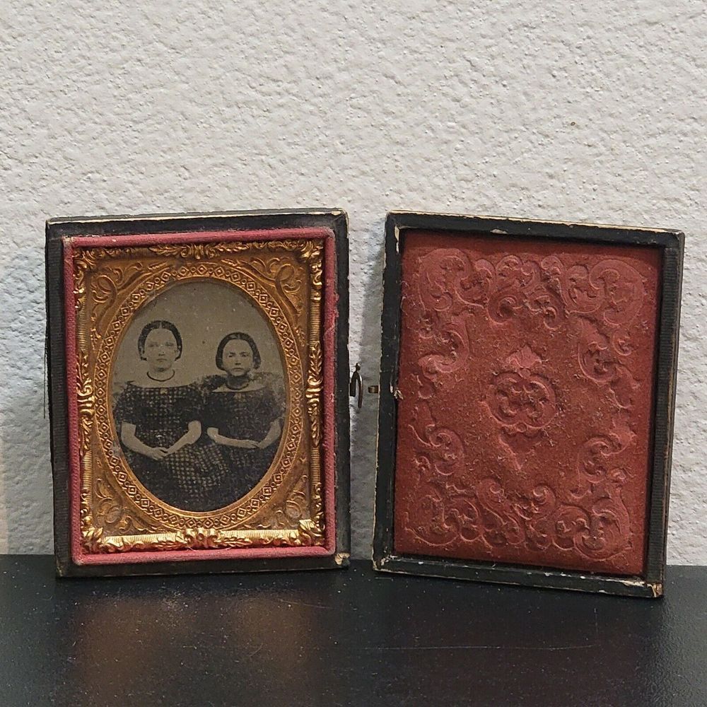 1800s Daguerreotype / Tintype Photo Case Booklet Portrait 2 Young Sisters‎